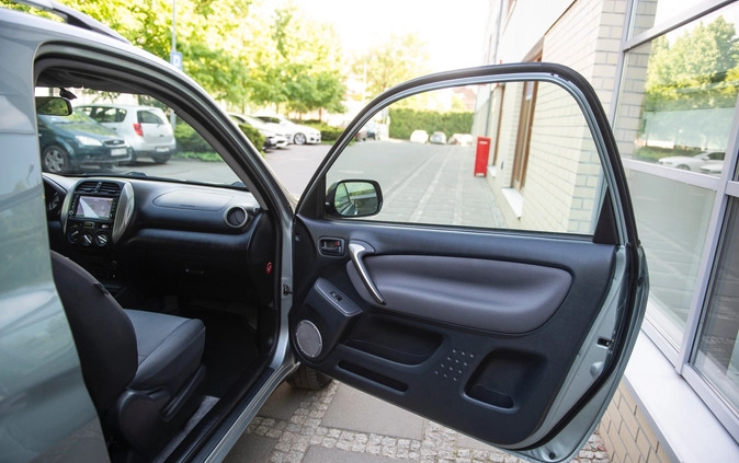 Toyota RAV4 cena 36500 przebieg: 171000, rok produkcji 2005 z Pyskowice małe 742